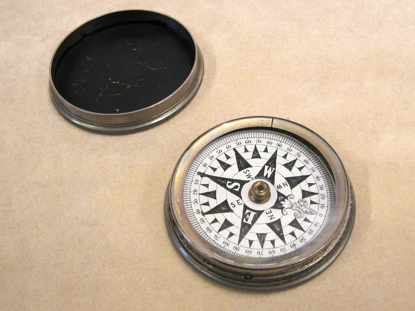 Victorian brass cased travellers pocket compass circa 1890